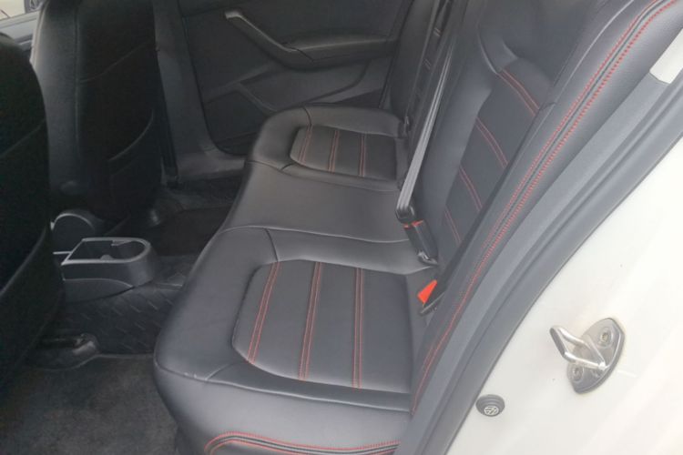 Volkswagen Santana 2021 imagen de coche #17