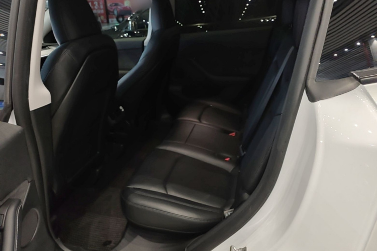 Tesla Model Y 2024 #17 Tesla Model Y 2024 car image #17
