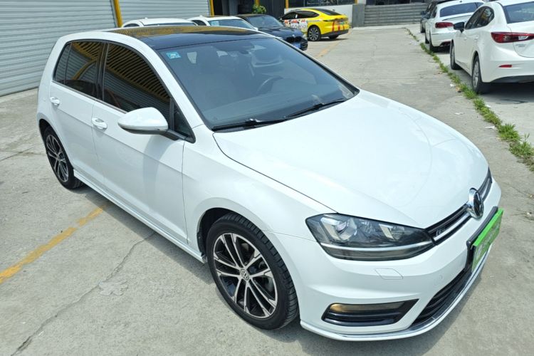 Volkswagen Golf 2017 car image #6