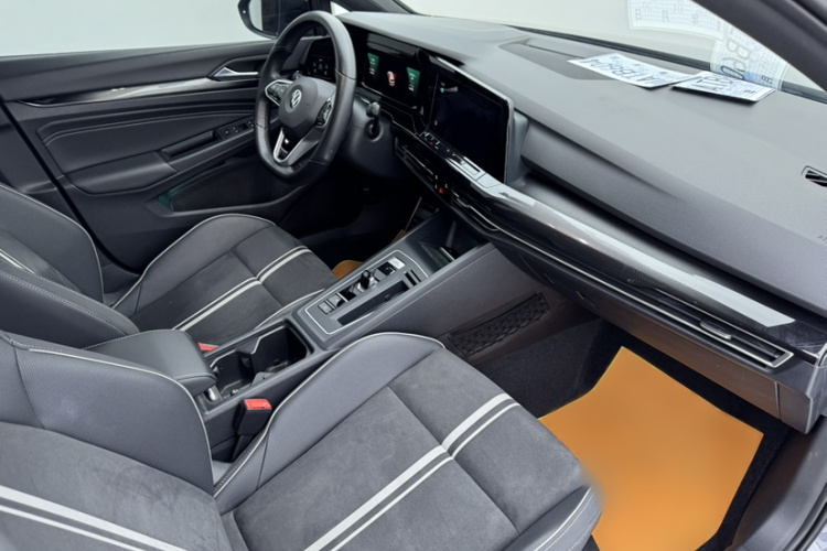 Volkswagen Golf 2021 car image #13