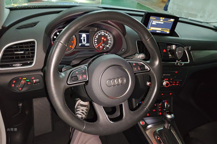 Audi Q3 2018 car image #12