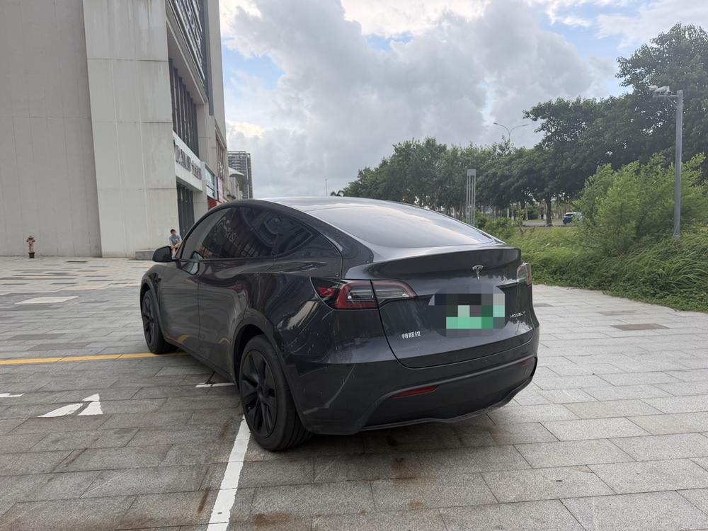 Tesla Model Y 2024 #3 Tesla Model Y 2024 car image #3