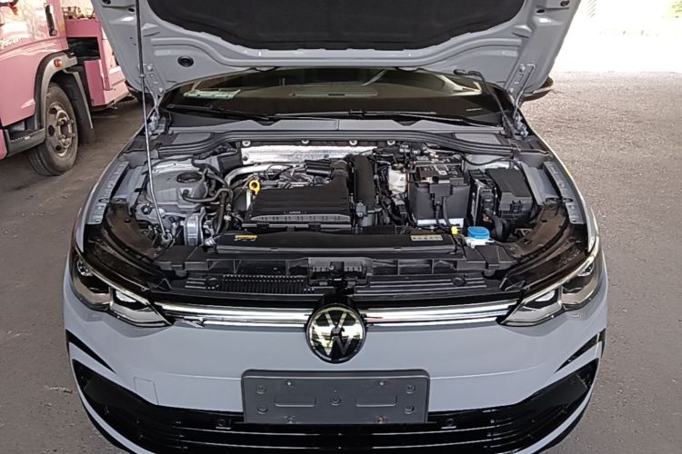 Volkswagen Golf 2024 car image #22