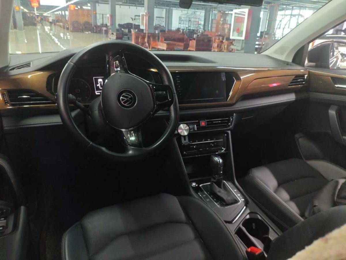 Volkswagen Tharu 2022 car image #4