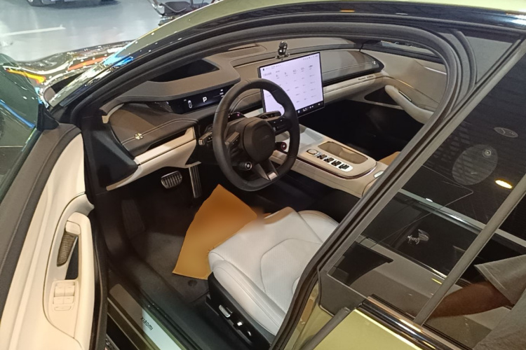 MI SU7 2024 car image #16