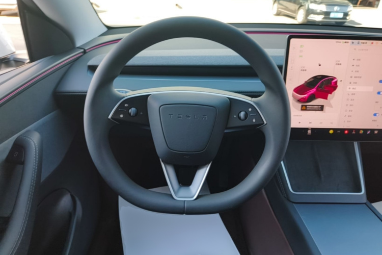 Tesla Model Y 2025 #11 Tesla Model Y 2025 car image #11