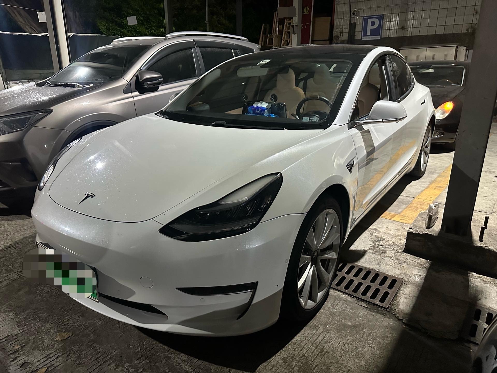 Tesla Model 3 2020 immagine di auto 