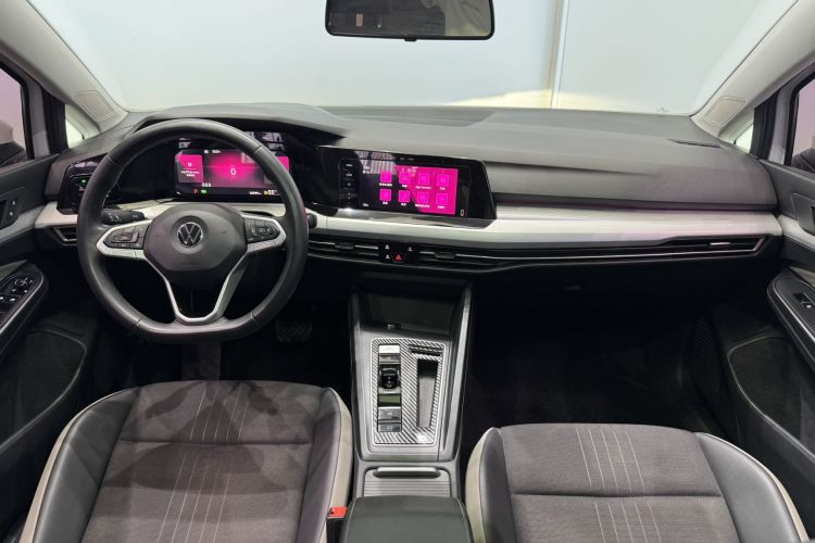 Volkswagen Golf 2022 car image #14