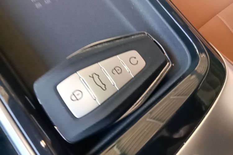 GEELY Boyue L 2025 car image #9