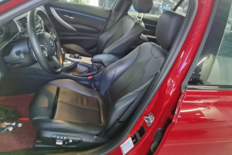 BMW 3 Series 2019 car image #19