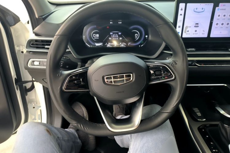 GEELY Emgrand 2024 car image #11
