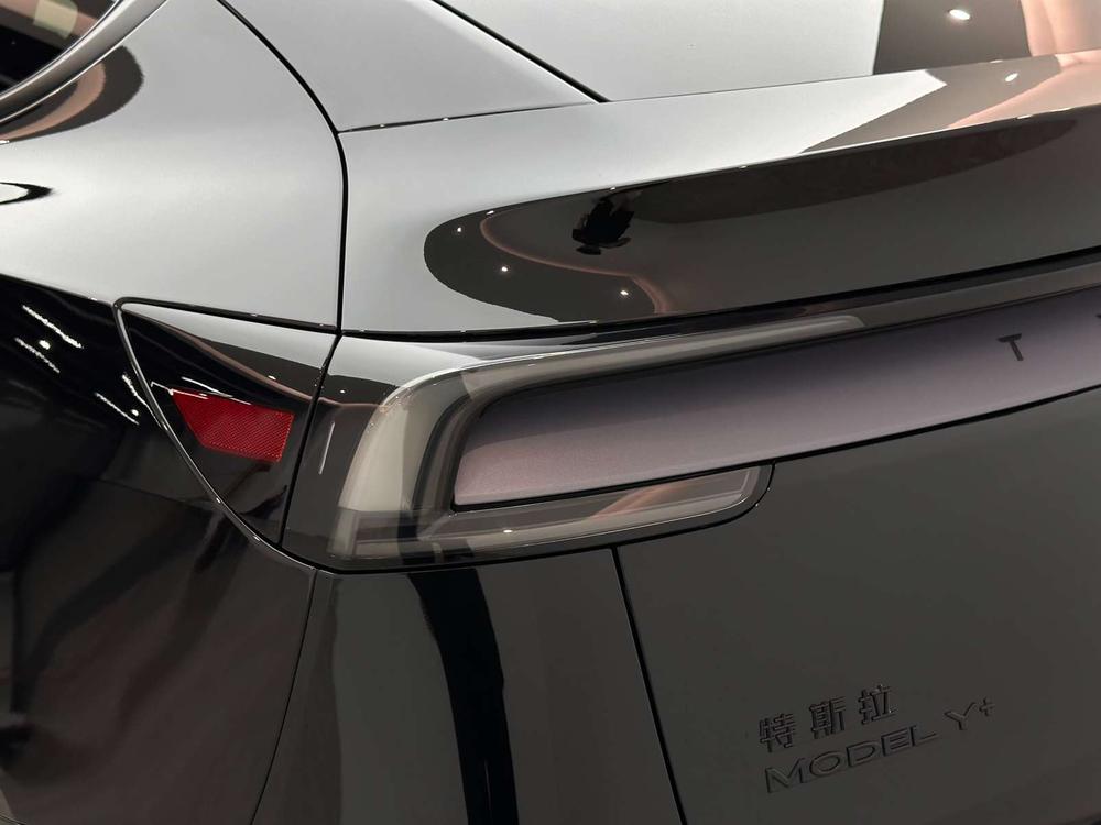 Tesla Model Y 2026 car image #9