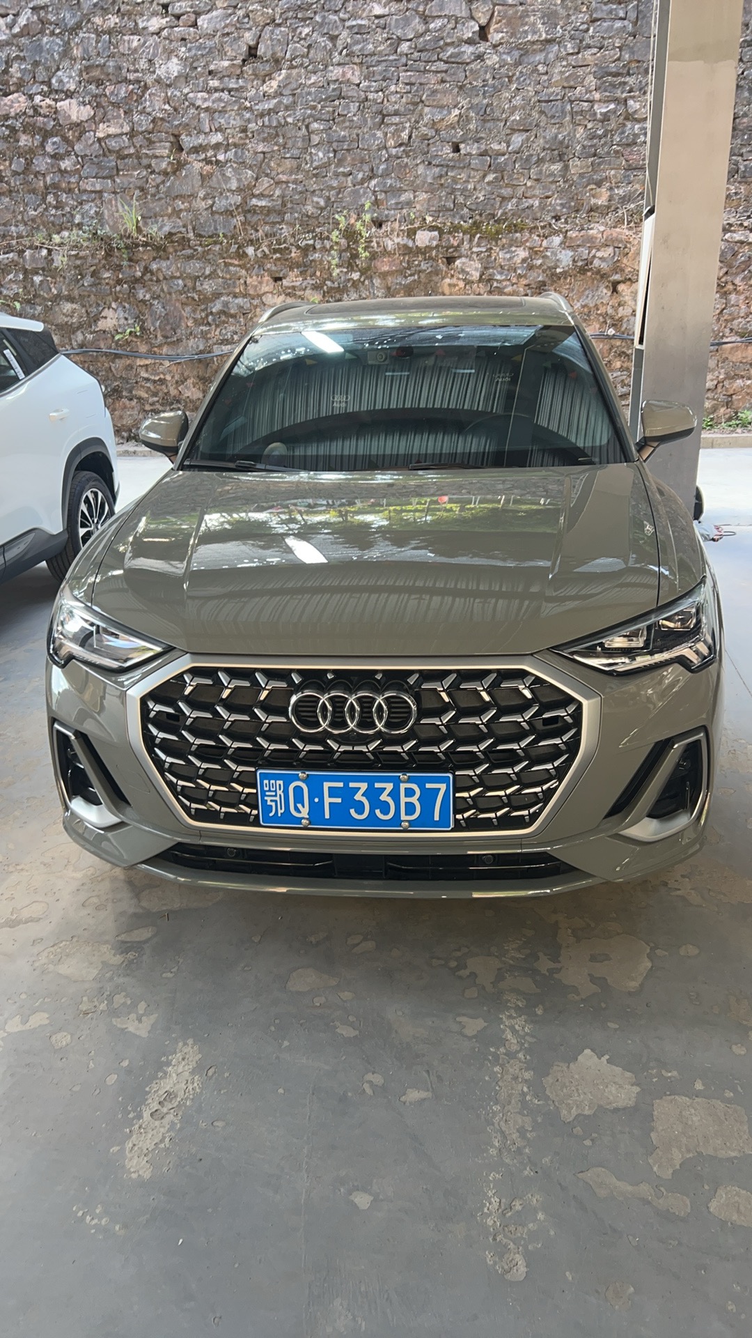 Audi Q3 2024 car image 