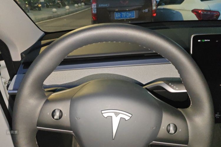 Tesla Model Y 2024 immagine di auto #13