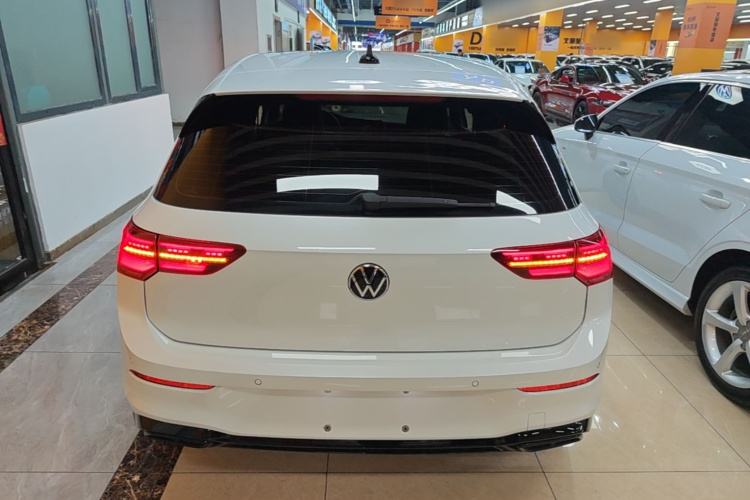 Volkswagen Golf 2022 car image #6