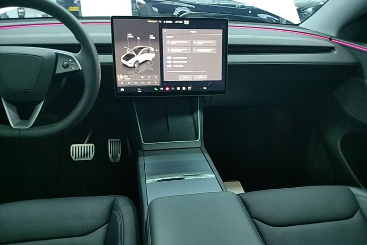 Tesla Model Y 2025 car image #13
