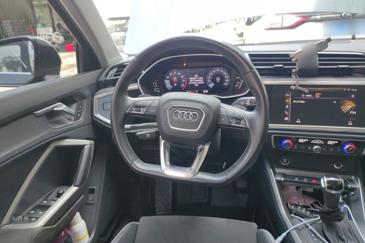 Audi Q3 2021 car image #12