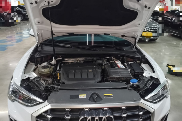 Audi Q3 2022 car image #22