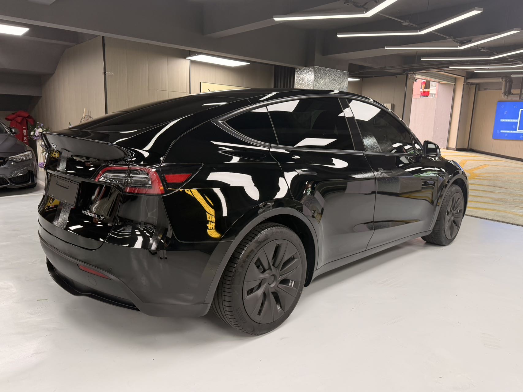 Tesla Model Y 2023 car image #4