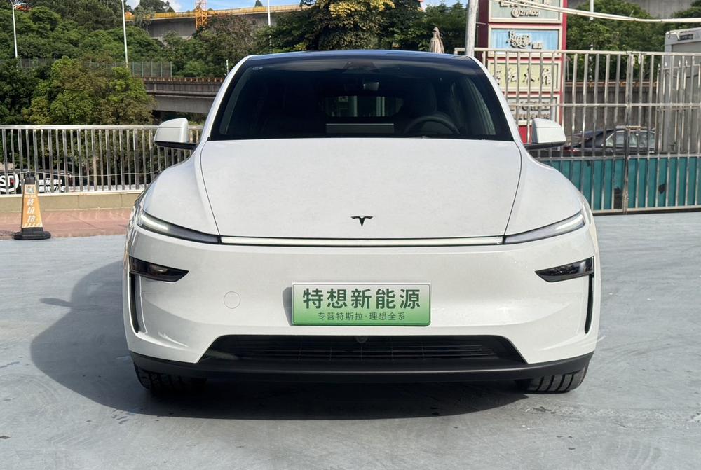Tesla Model Y 2026 #2 Tesla Model Y 2026 car image #2