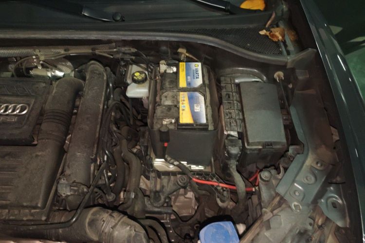 Audi Q3 2021 car image #25