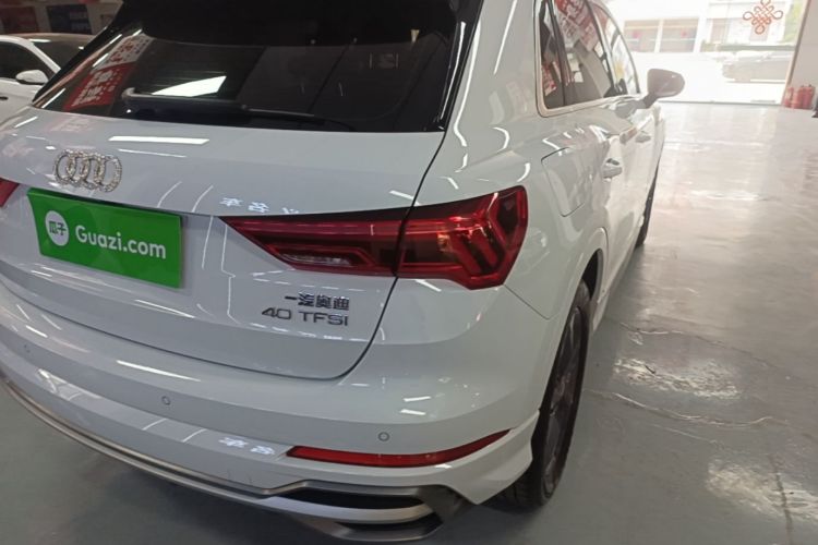 Audi Q3 2019 car image #8