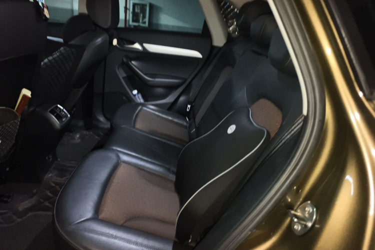 Audi Q3 2018 car image #10