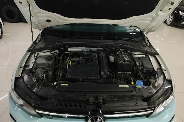 Volkswagen Golf 2024 car image #20