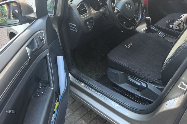 Volkswagen Golf 2017 car image #18