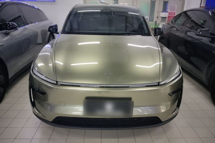 Tesla Model Y 2025 #3 Tesla Model Y 2025 car image #3