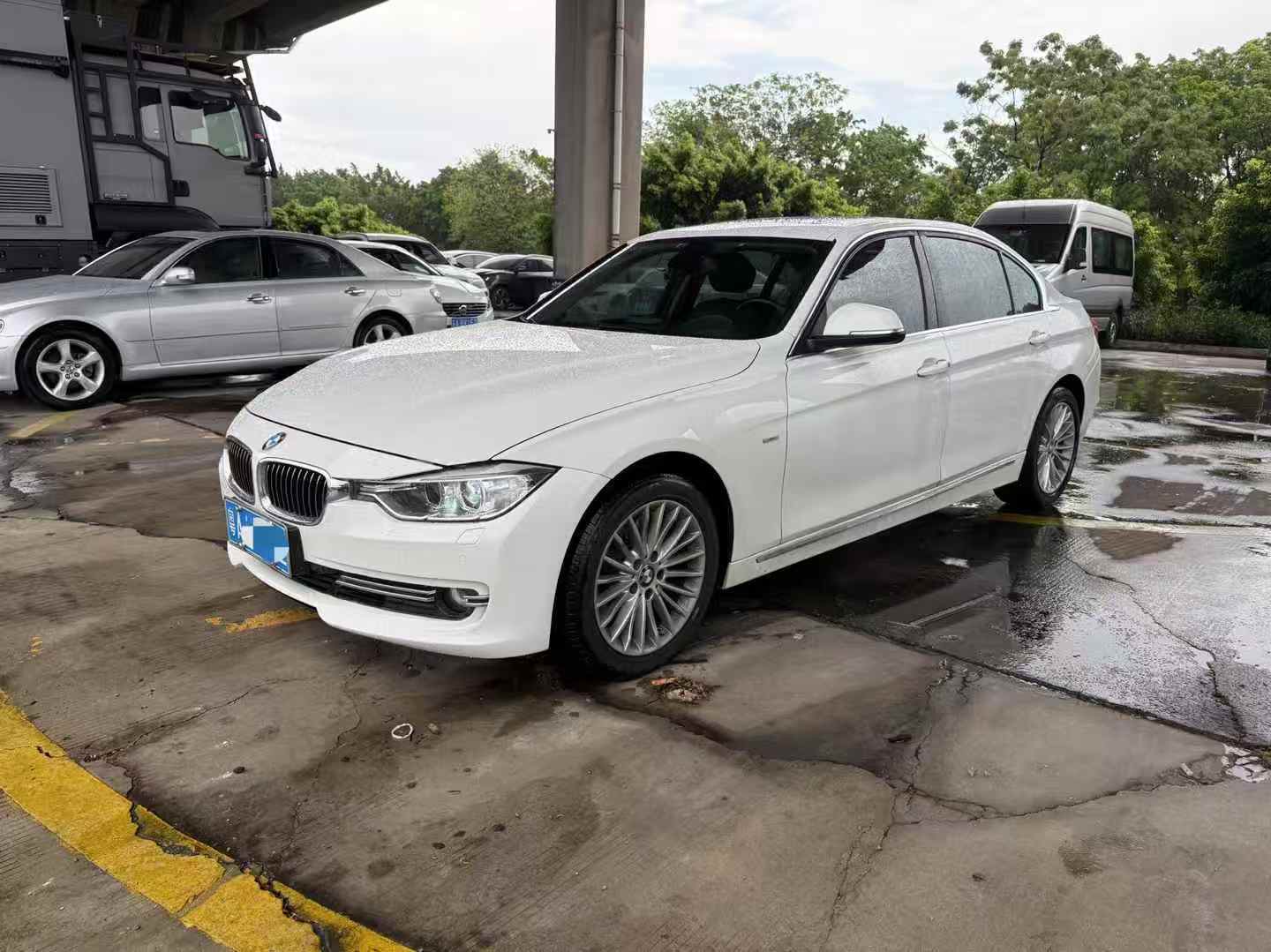 BMW 3 Series 2013 car image 