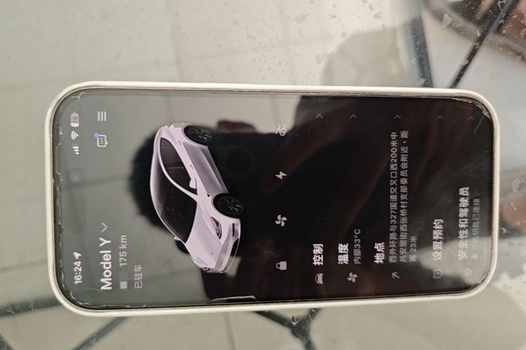 Tesla Model Y 2023 car image #14