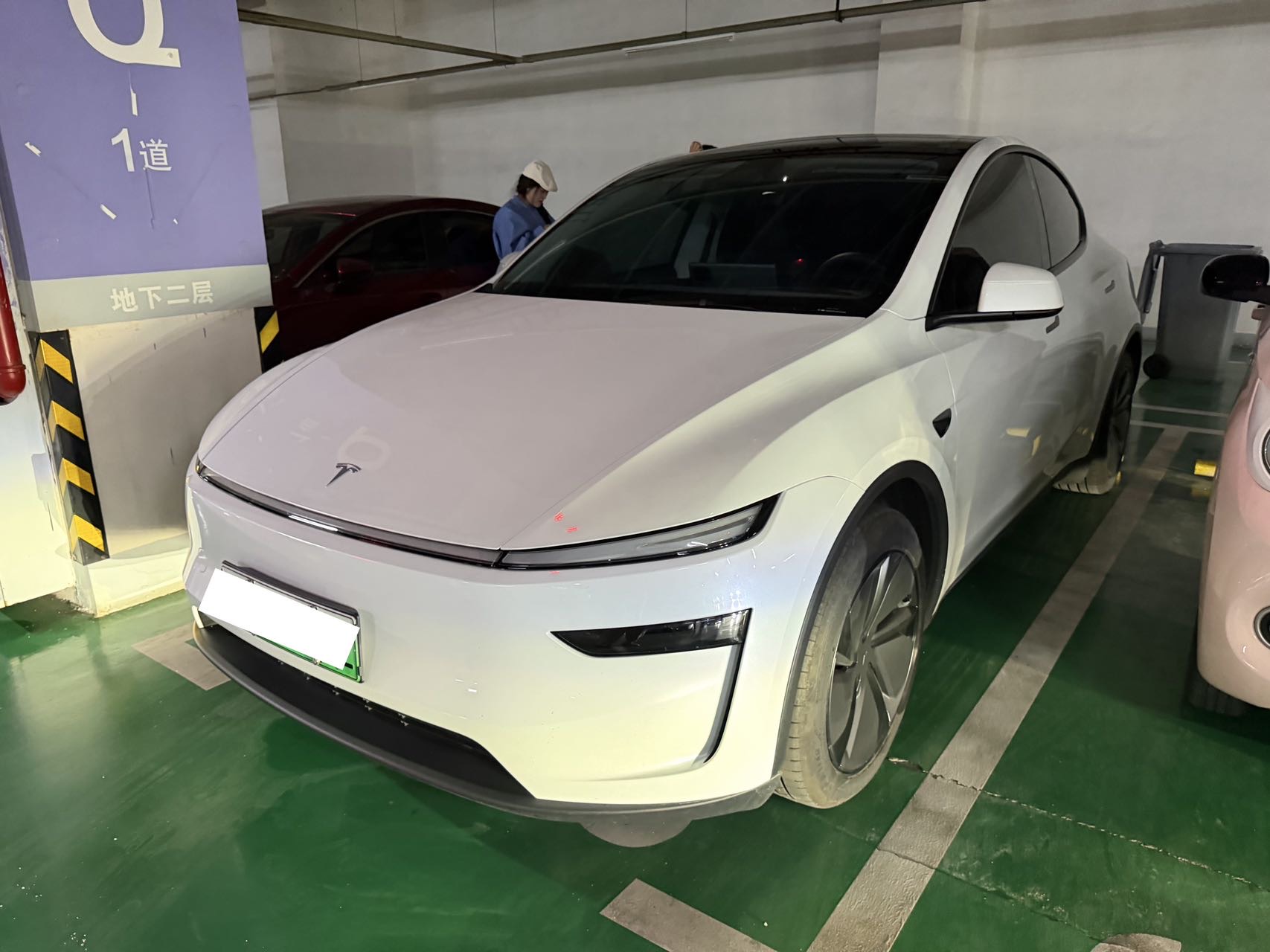Tesla Model Y 2025 Tesla Model Y 2025 car image