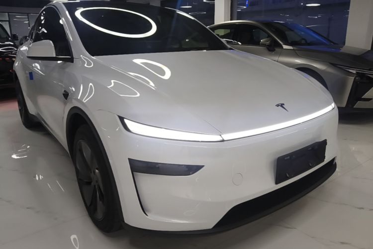 Tesla Model Y 2026 #4 Tesla Model Y 2026 car image #4