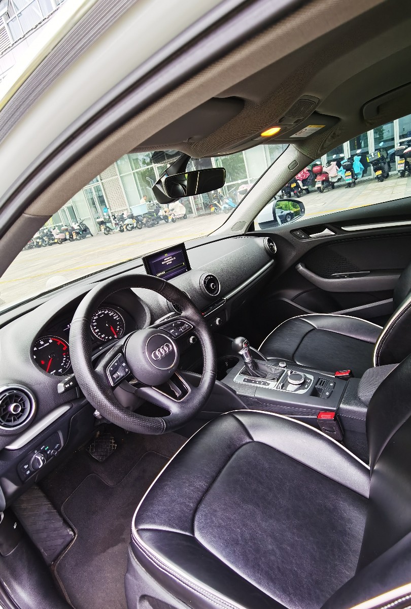 Audi A3 2019 car image #12