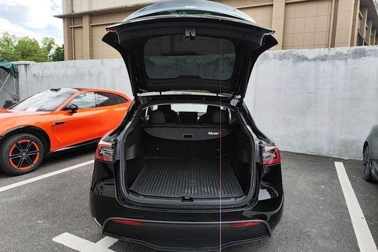Tesla Model Y 2024 #19 Tesla Model Y 2024 car image #19