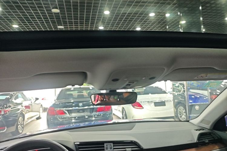 Audi Q3 2019 car image #20