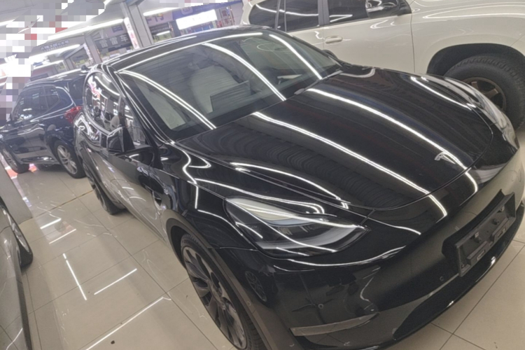 Tesla Model Y 2022 immagine di auto #4