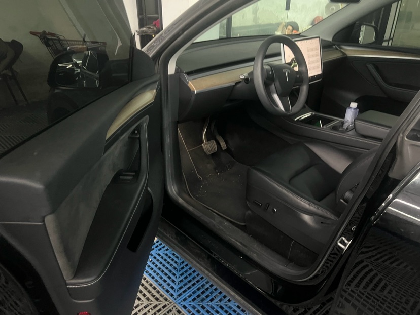 Tesla Model Y 2022 car image #2