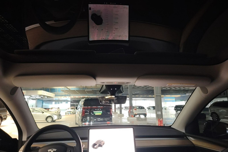 Tesla Model Y 2022 car image #20