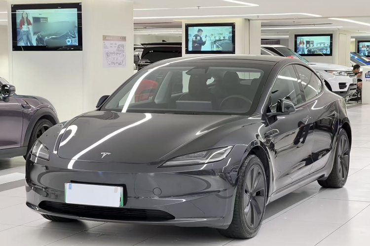 Tesla Model 3 2025 car image #2