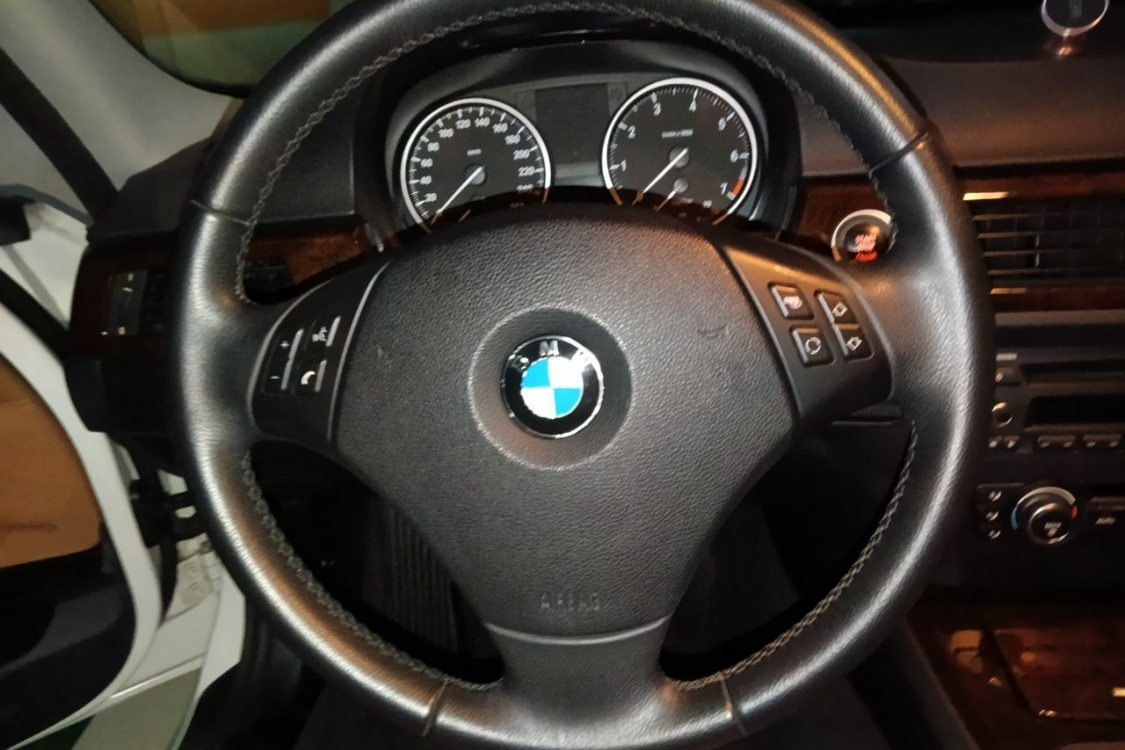 BMW 3 Series 2011 #22 BMW 3 Series 2011 car image #22