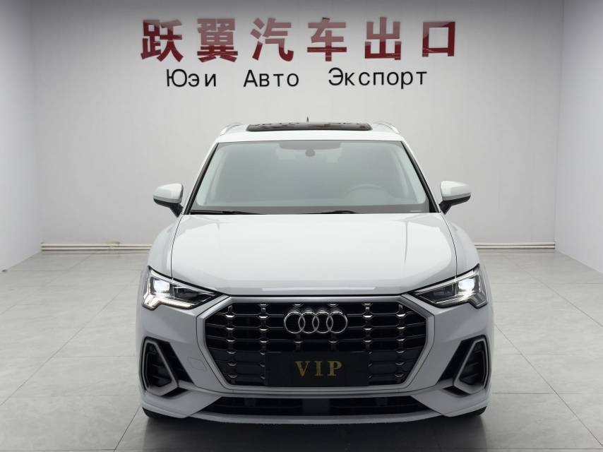 Audi Q3 2022 car image #2
