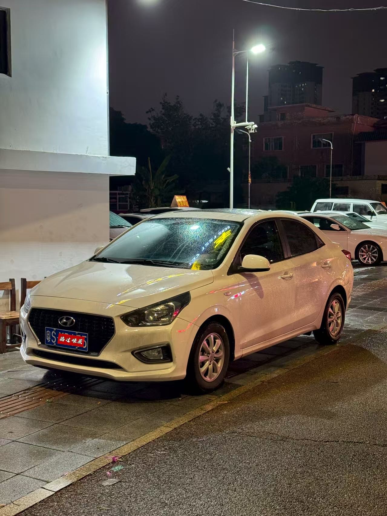 Hyundai Reina 2019 car image 