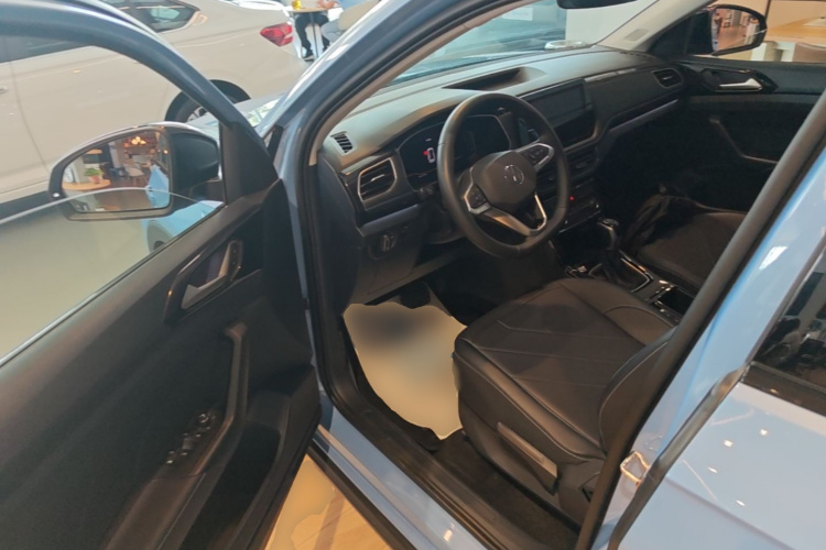Volkswagen Tharu 2024 car image #16
