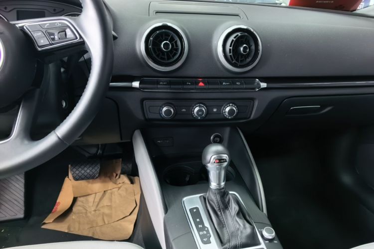 Audi A3 2019 car image #13