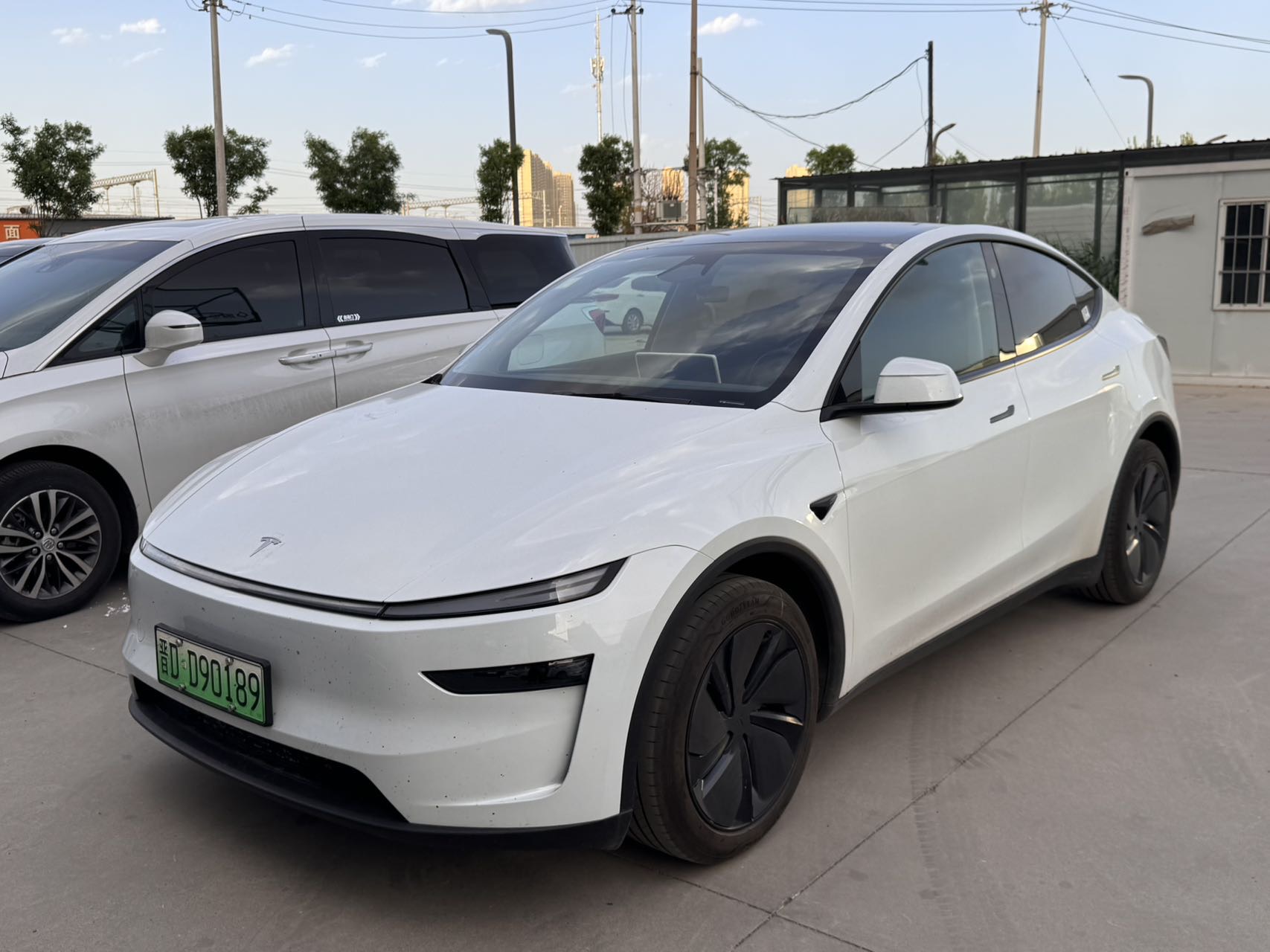 Tesla Model Y 2025 Tesla Model Y 2025 car image