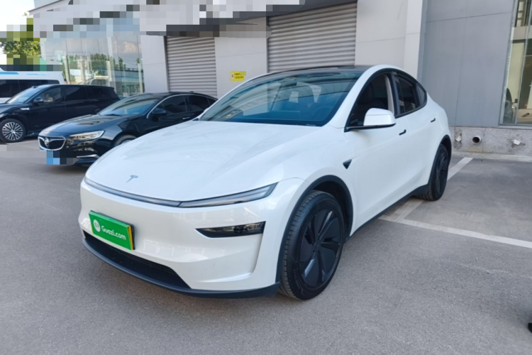 Tesla Model Y 2025 #2 Tesla Model Y 2025 car image #2