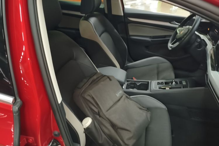 Volkswagen Golf 2022 car image #27