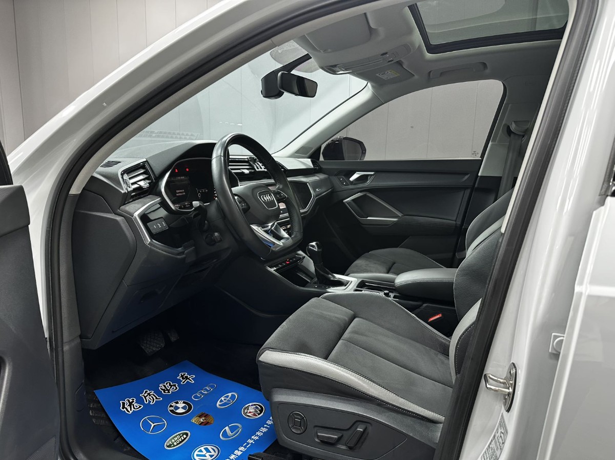 Audi Q3 2022 car image #4